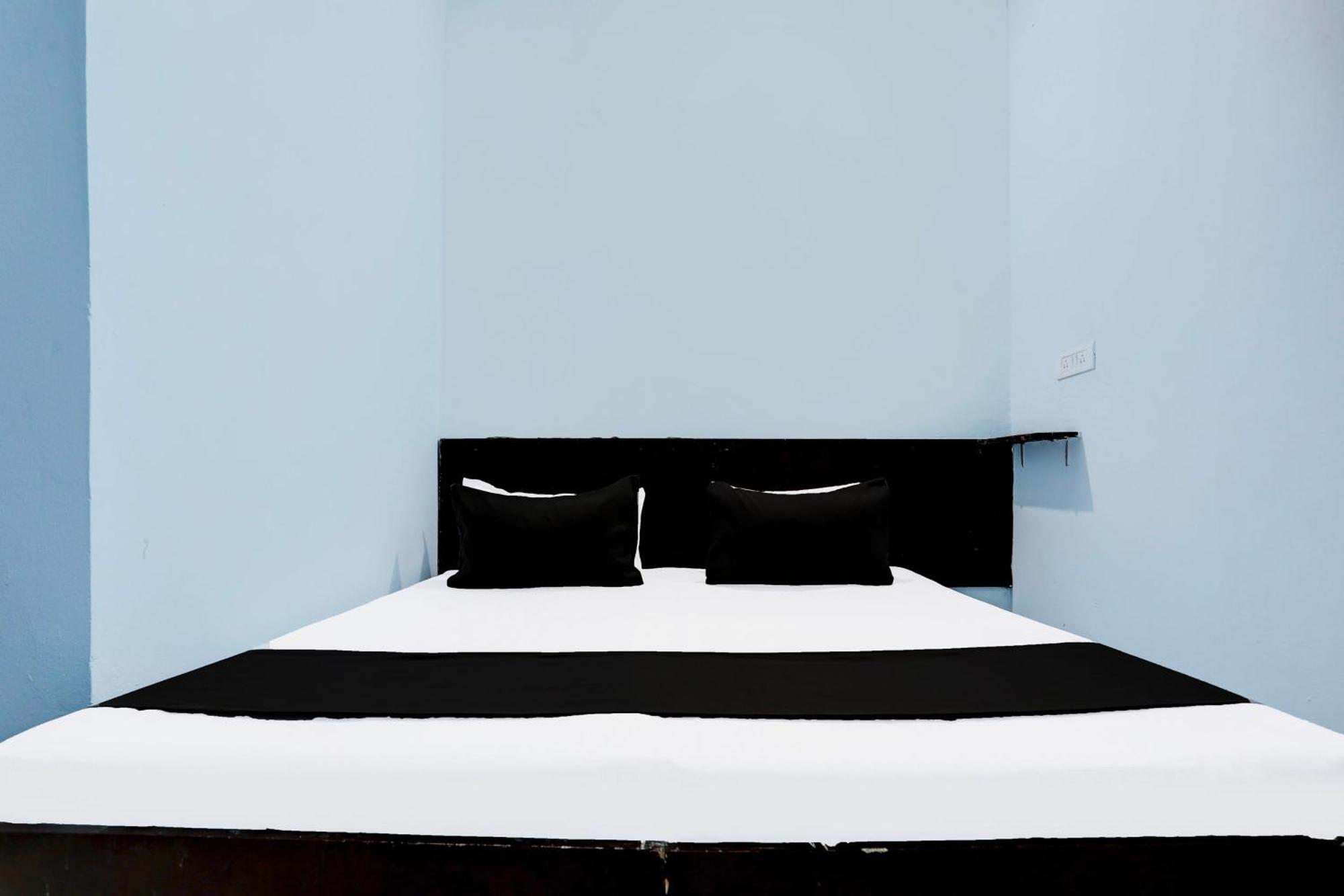 Spot On New Diamond Guest House Rudrapur Екстериор снимка
